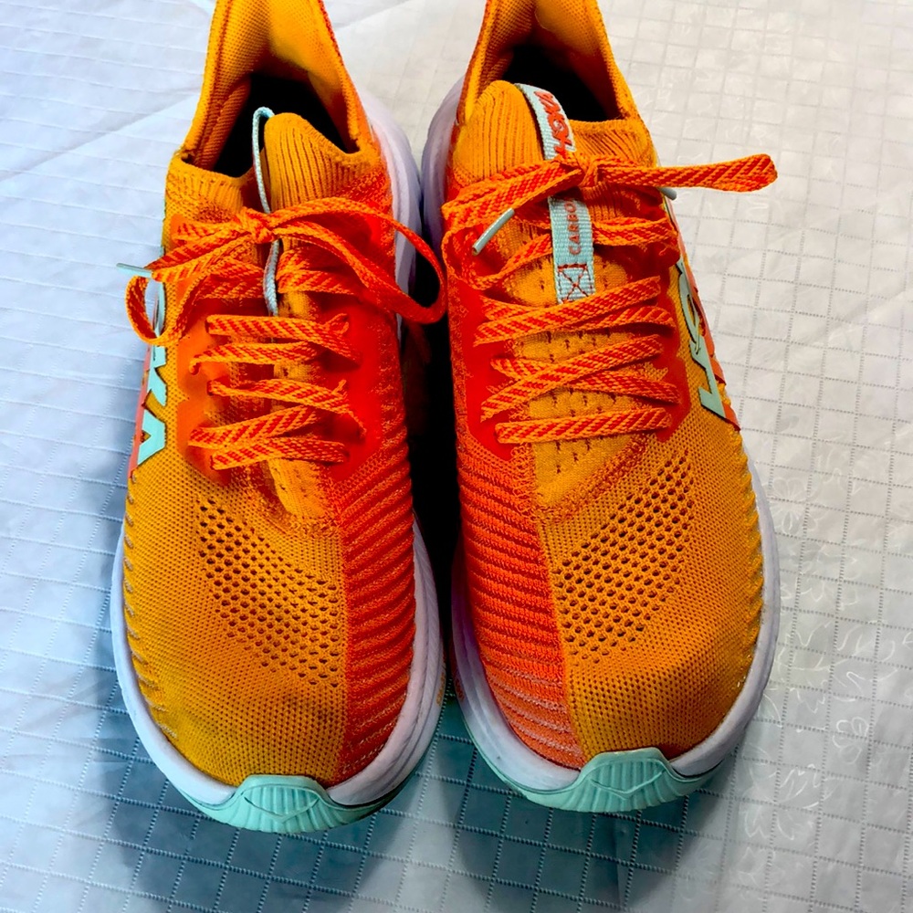 HOKA proflyx carbon x running shoes